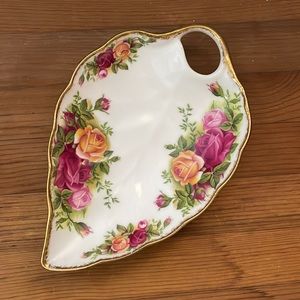Royal Albert Old Country Roses leaf dish